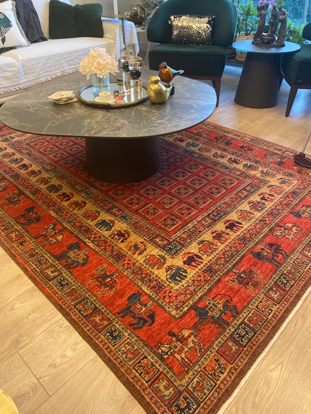 Customer photo review of Göbeklitepe Serisi Anadolu Motiflerine Sahip %100 Yeni Zelanda Yünü ile Üretilen El Emeği Kara Tezgah Halı 08REDV