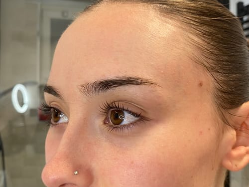 Customer photo review of KosmaLash® | Sérum Crecimiento & Anticaída