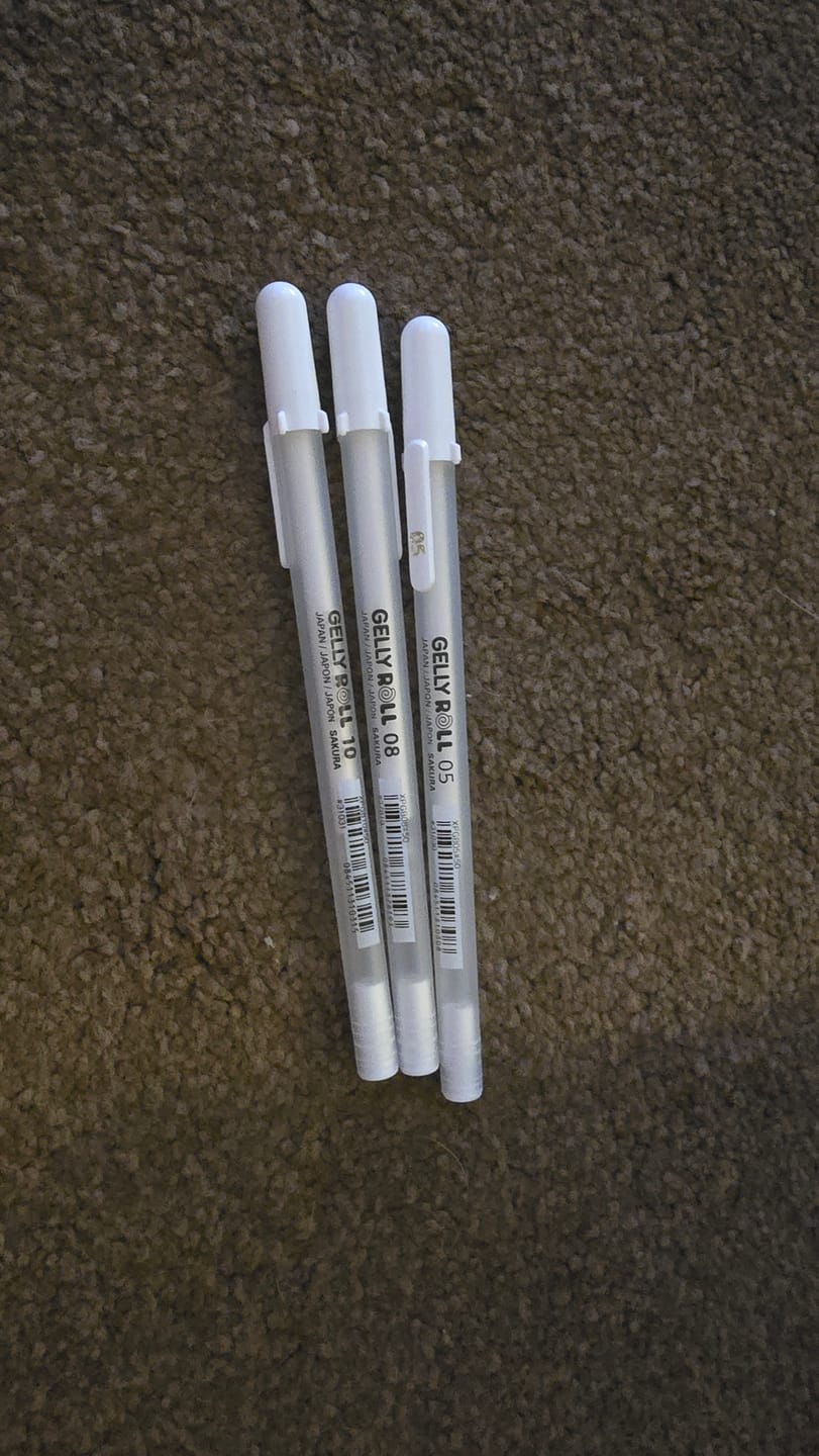 Customer photo review of Sakura Gelly Roll - Set 3 Lápices Tinta Gel Blancos