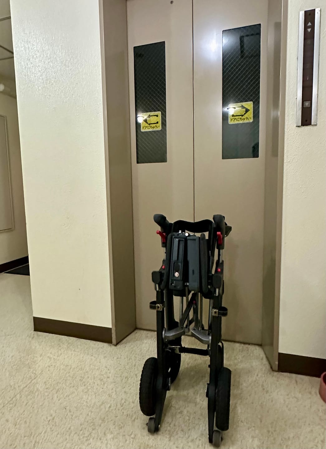 Customer photo review of Roamate Mobility Device: Perfect Travel Companion