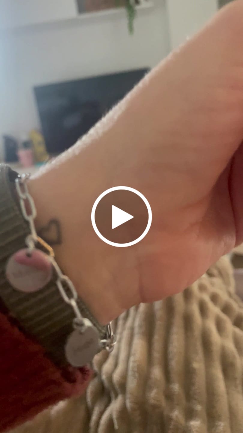 Customer video review of Pulsera Alianza - Personalizado