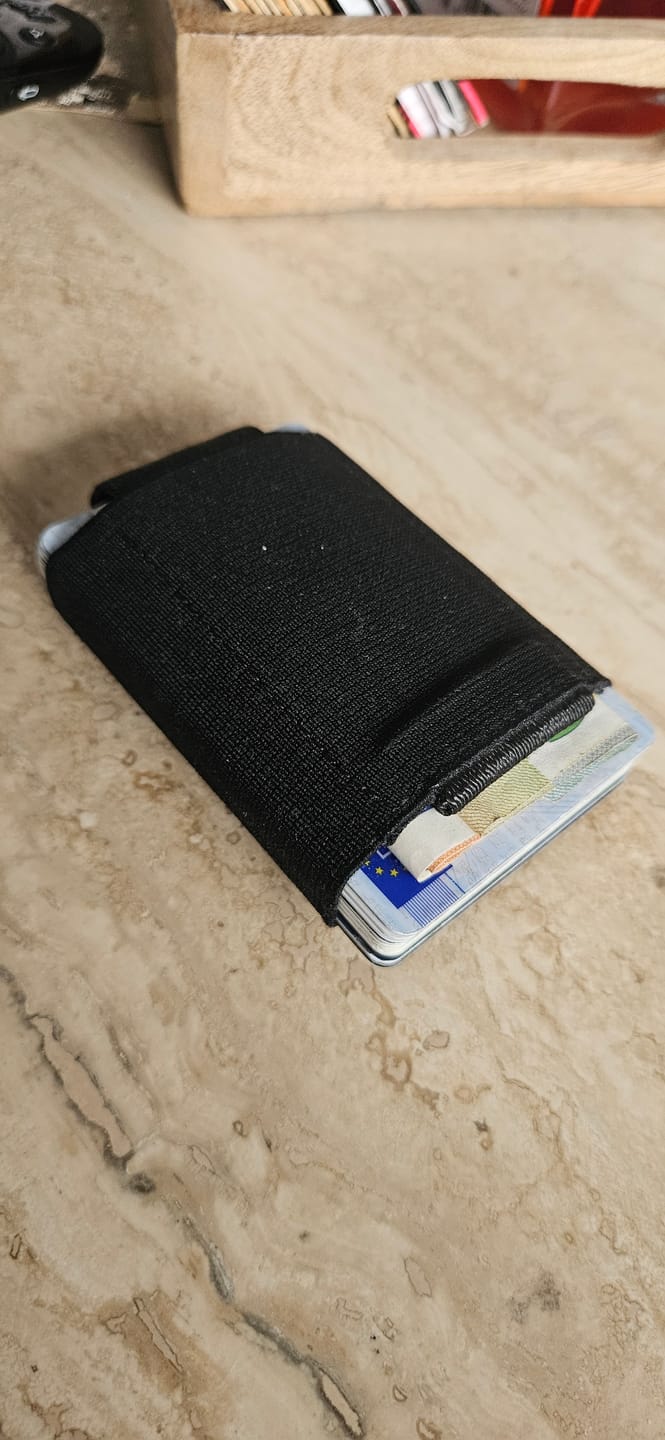 Customer photo review of Nano Boy card holder wallet with small elastic coin pocket