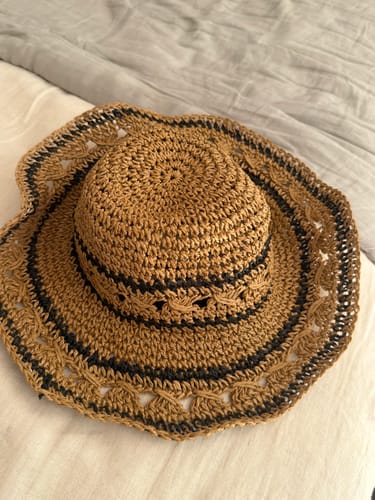 Reseña con foto de un cliente sobre Sombrero Diseño Líneas Paradiso