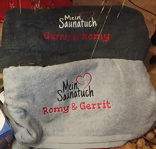 Customer photo review of Personalisiertes Handtuch mit Namen für Erwachsene bestickt