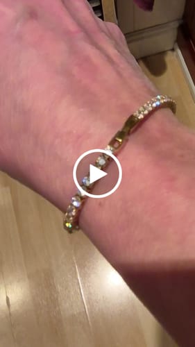 Customer video review of Luxe Tennis Bracelet