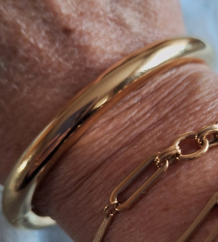 Customer photo review of Bold Oval Bangle