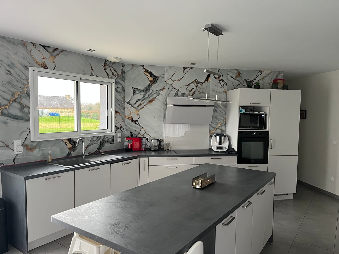 Customer photo review of Panneau Mural PVC Marbre Qatar – Veiné doré, Facile a Poser