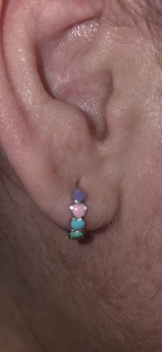 Customer photo review of Pendientes Colorful Love