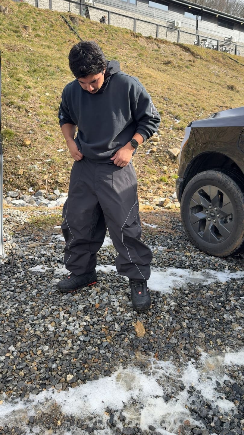 Customer photo review of Men's Black Retro Track Reflective Piping Baggy Snow Pants