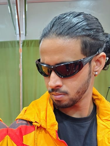 Reviewer wearing the black wrap-around Echelon Polarized Sunglasses.