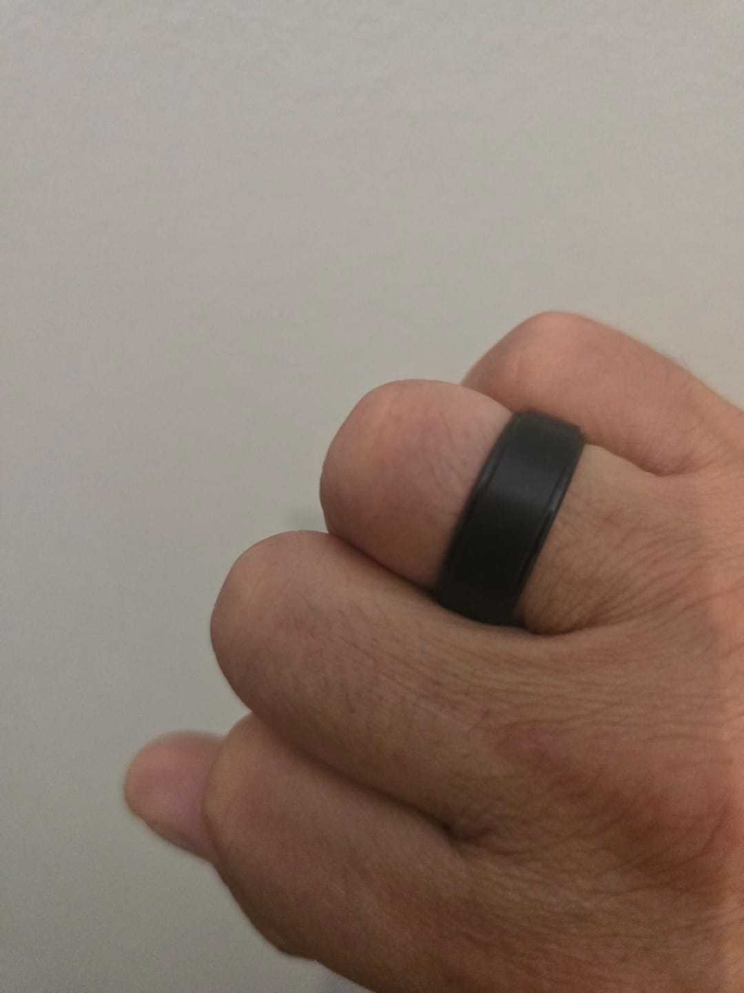 Customer photo review of Anillo Essential Strong Black Carburo de Tungsteno