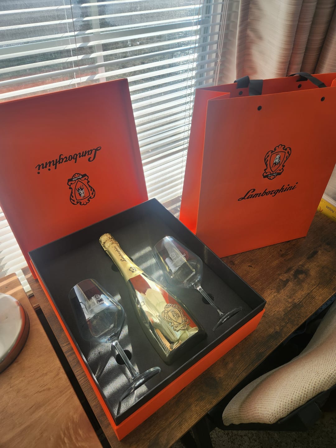 Customer photo review of Lamborghini Oro Vino Spumante with Gift Set (2025)