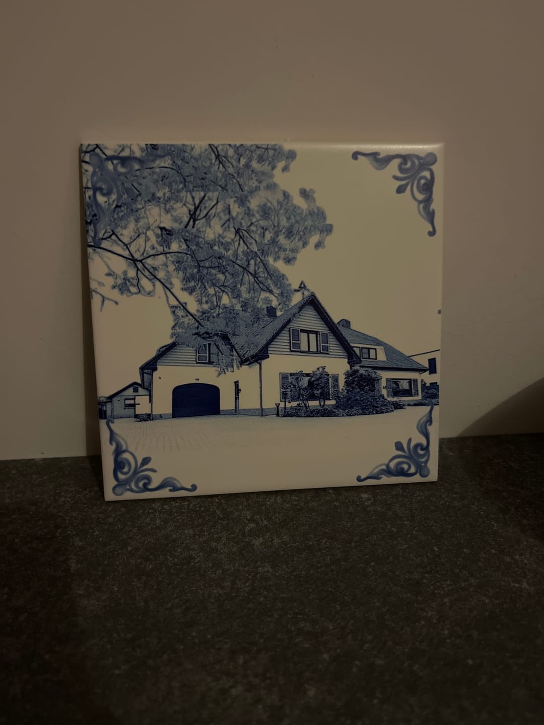 Customer photo review of Delfts Blauw tegeltje bedrukken met eigen huis