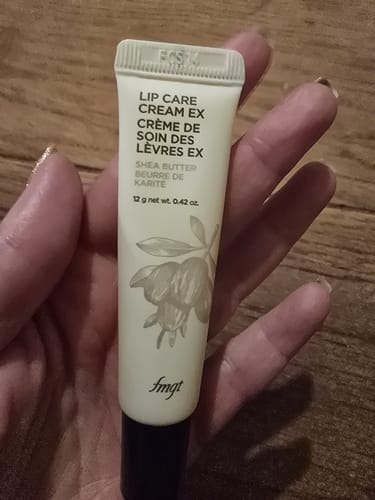 Customer photo review of The Face Shop - Crème pour le soin des lèvres au beurre de karité - 12g