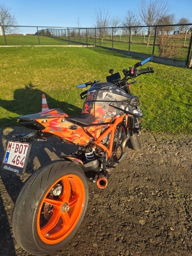 Customer photo review of KTM 1290 Super Duke R 2020 - 2023 GRAPHICS - "Flake" (Black/Orange)