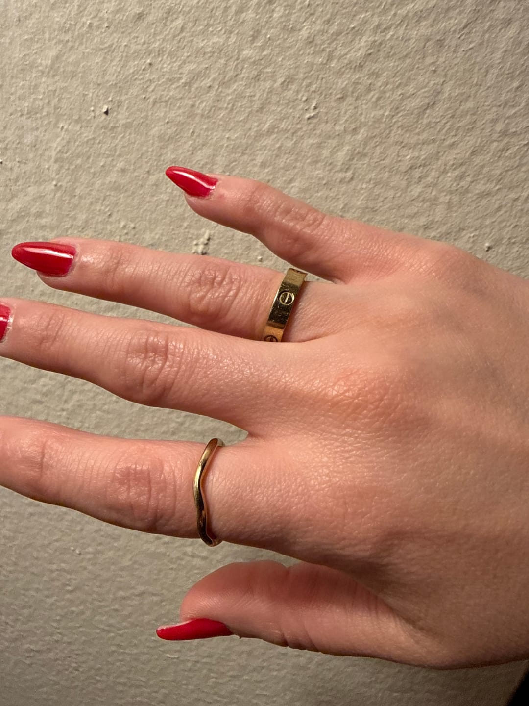 Customer photo review of Madison Thin Wave Ring