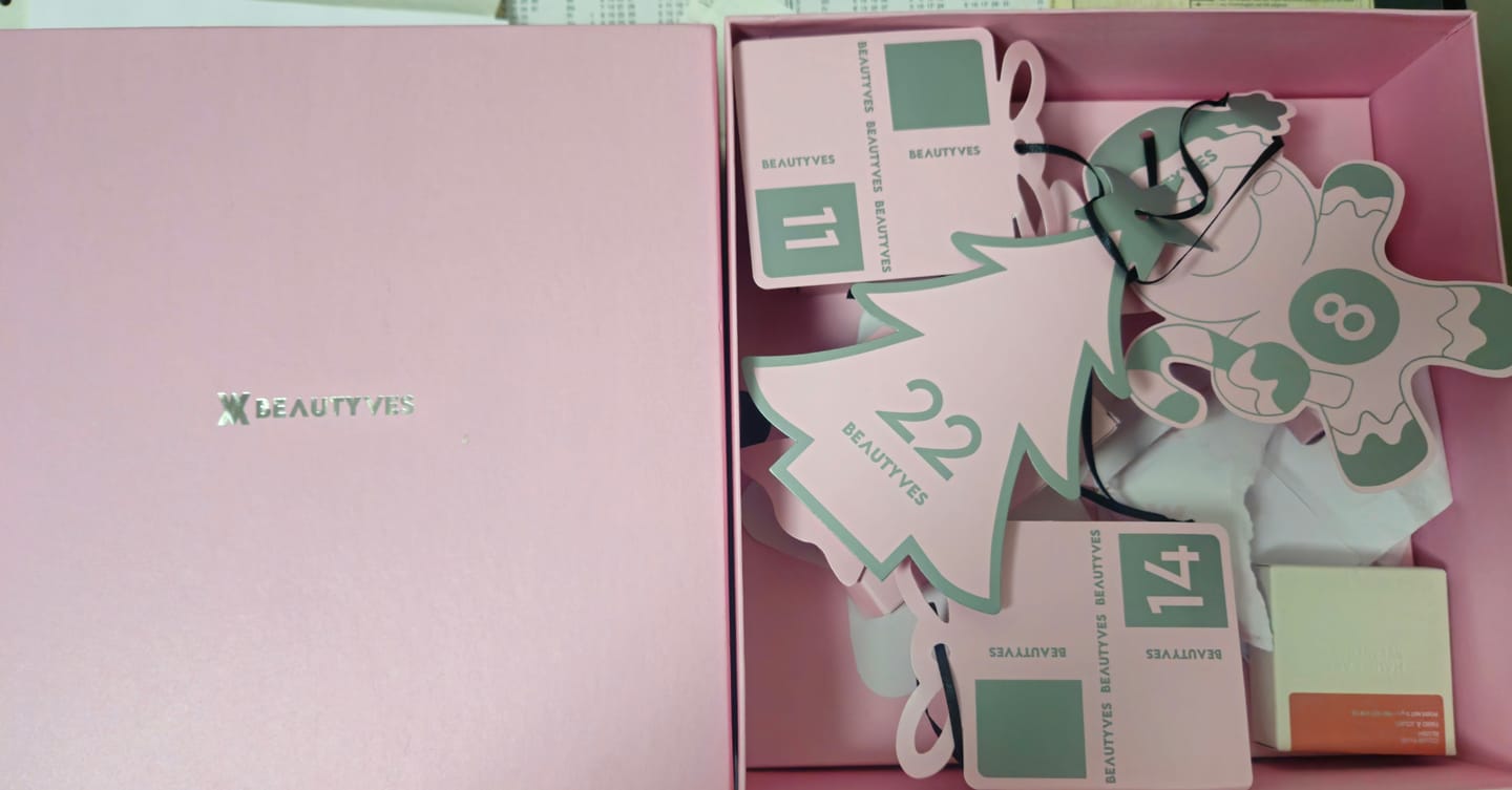 Customer photo review of Calendario dell’Avvento Beauty 2025 da Appendere all’Albero – 13 Caselle – Edizione Limitata 500 Pezzi