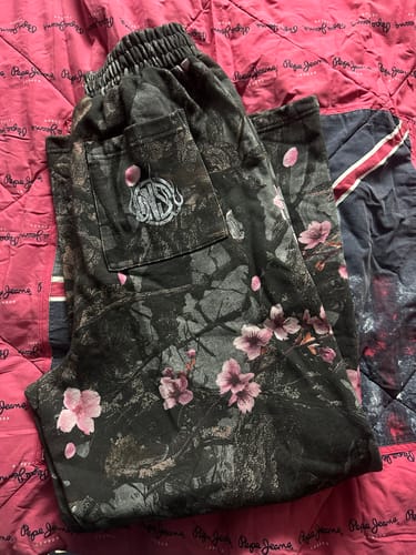 Customer photo review of CHERRY BLOSSOM HEAVYWEIGHT SWEATS