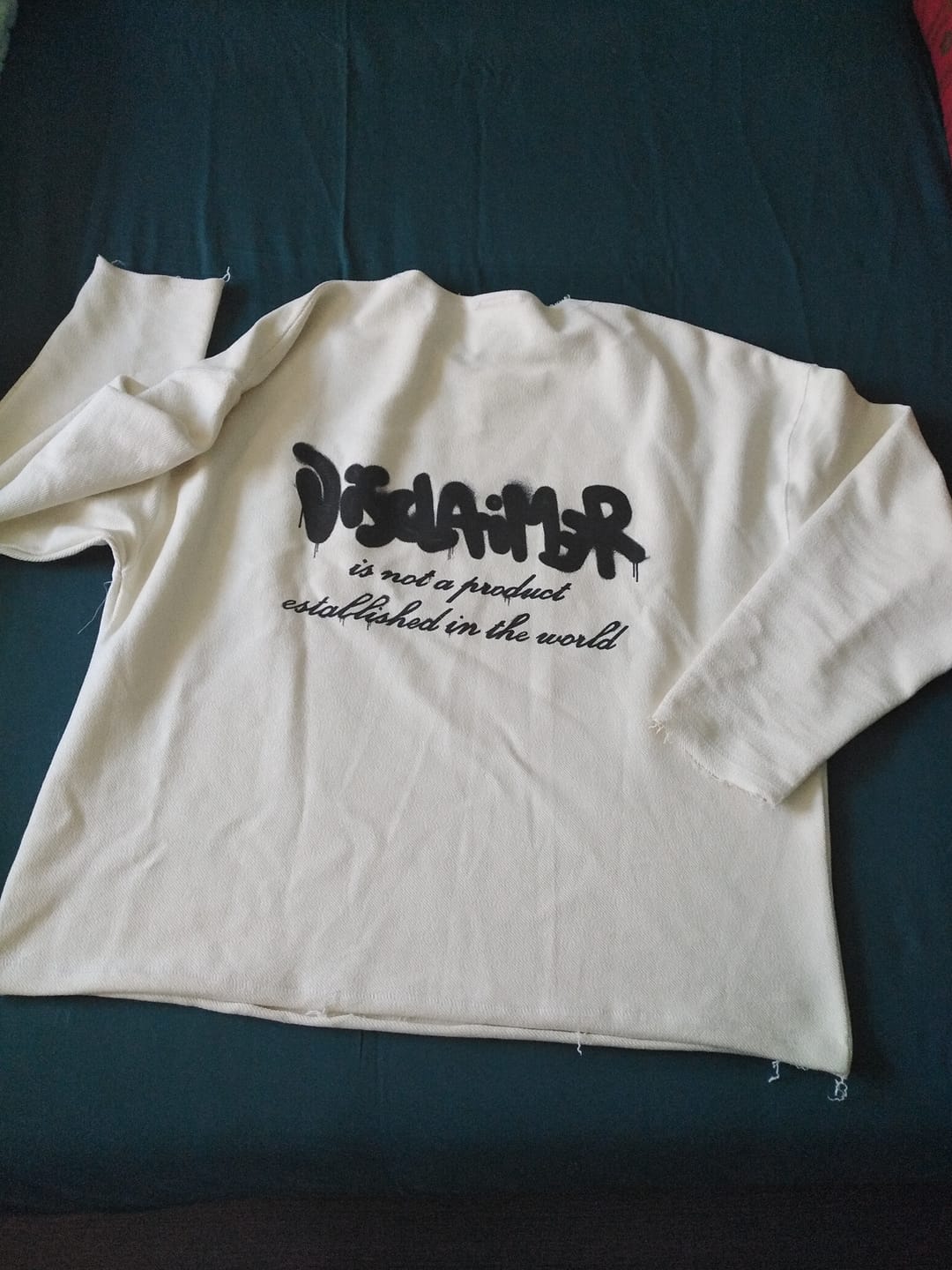Customer photo review of Maglia DISCLAIMER in felpa over bainco crema