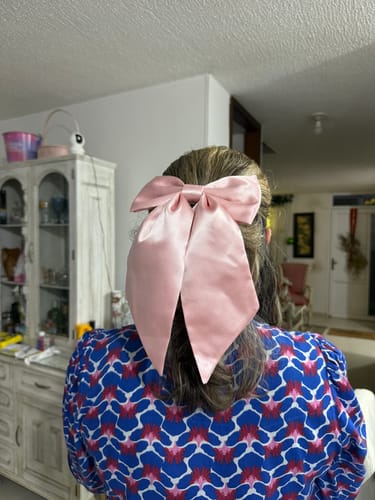 Customer photo review of Moño - EXTRA Large Bow