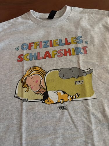 Customer photo review of Personalisiertes T-Shirt – Schlafendes-Hund-Schlafshirt