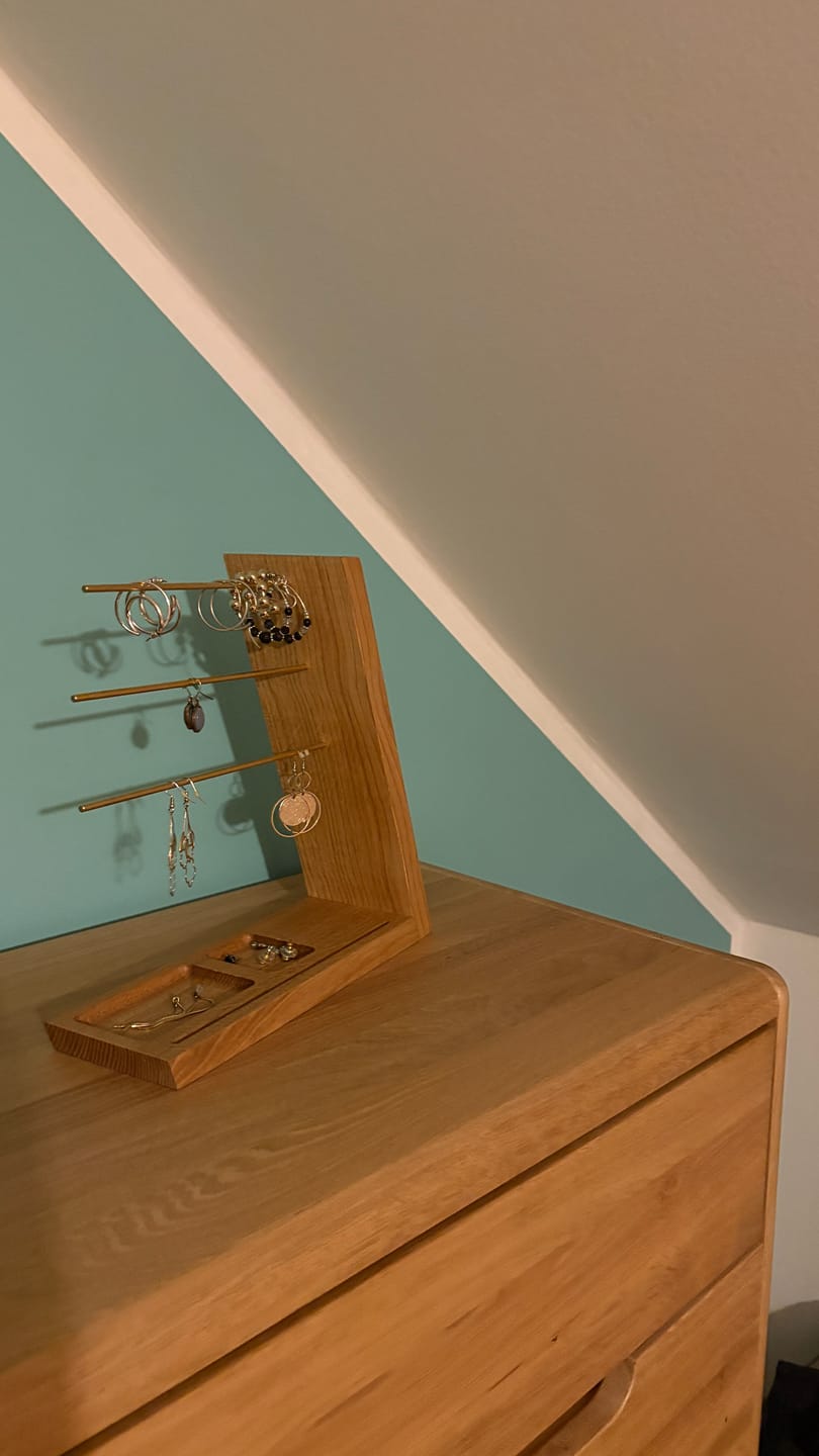 Customer photo review of Handgefertigter Schmuckständer – Ada aus edlem Eichen-Massivholz