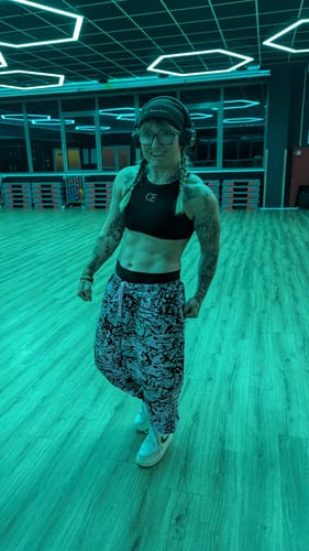 Customer photo review of DAVOMI High Neck Strap Sport-BH - Cream White