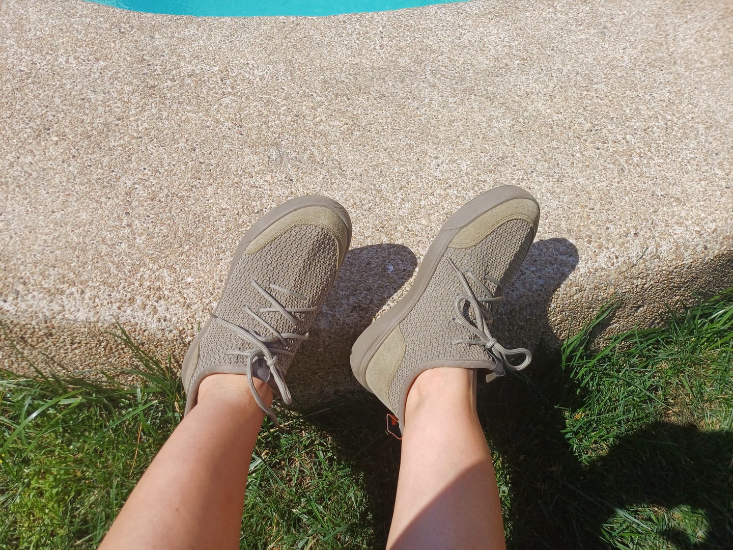 Customer photo review of Zapatilla Versaknit Taupe Unisex