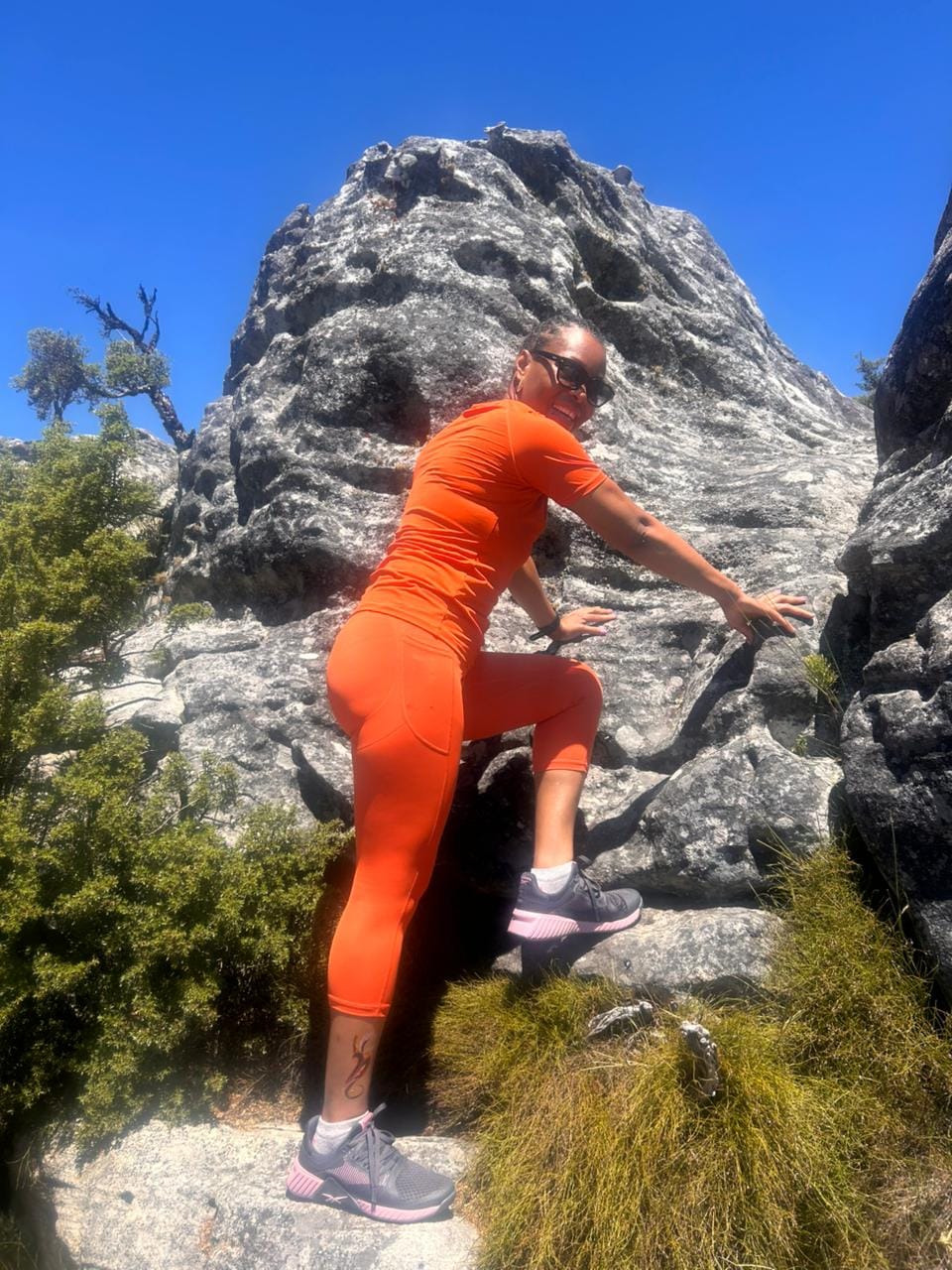 Customer photo review of Active T-Shirt & 7/8 Butt-Lifting Leggings Set