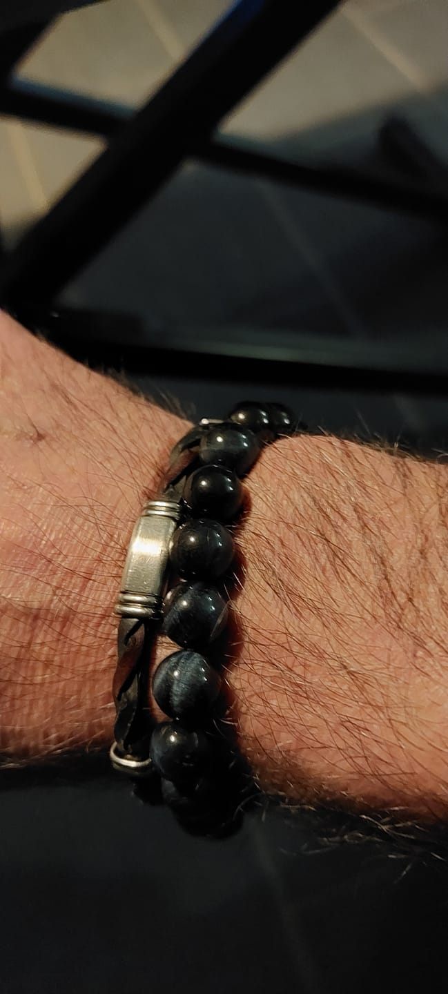 Customer photo review of Bracelet "Ange Gardien" en Oeil de Faucon