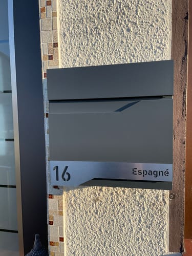 Customer photo review of AlbersDesign Briefkasten B14 Anthrazit (RAL7016) personalisiert mit Edelstahlschild
