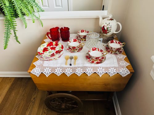 Customer photo review of 7.5" Poinsettia Bone China Dessert Plate