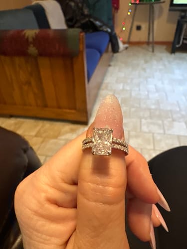 Customer photo review of Louily 3.5 Carat Radiant Cut Wedding Ring Set In Sterling Silver