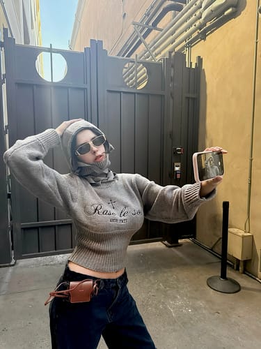 Customer photo review of Rase le sol Cropped Turtleneck Sweater