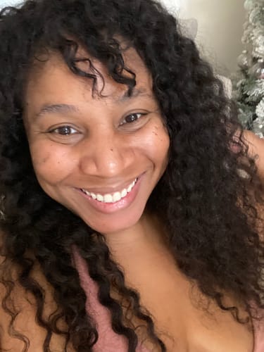 Customer photo review of CurlyMe Water Wave Hair Non Lace Wigs Full Machine Made Wigs With Bangs For Women