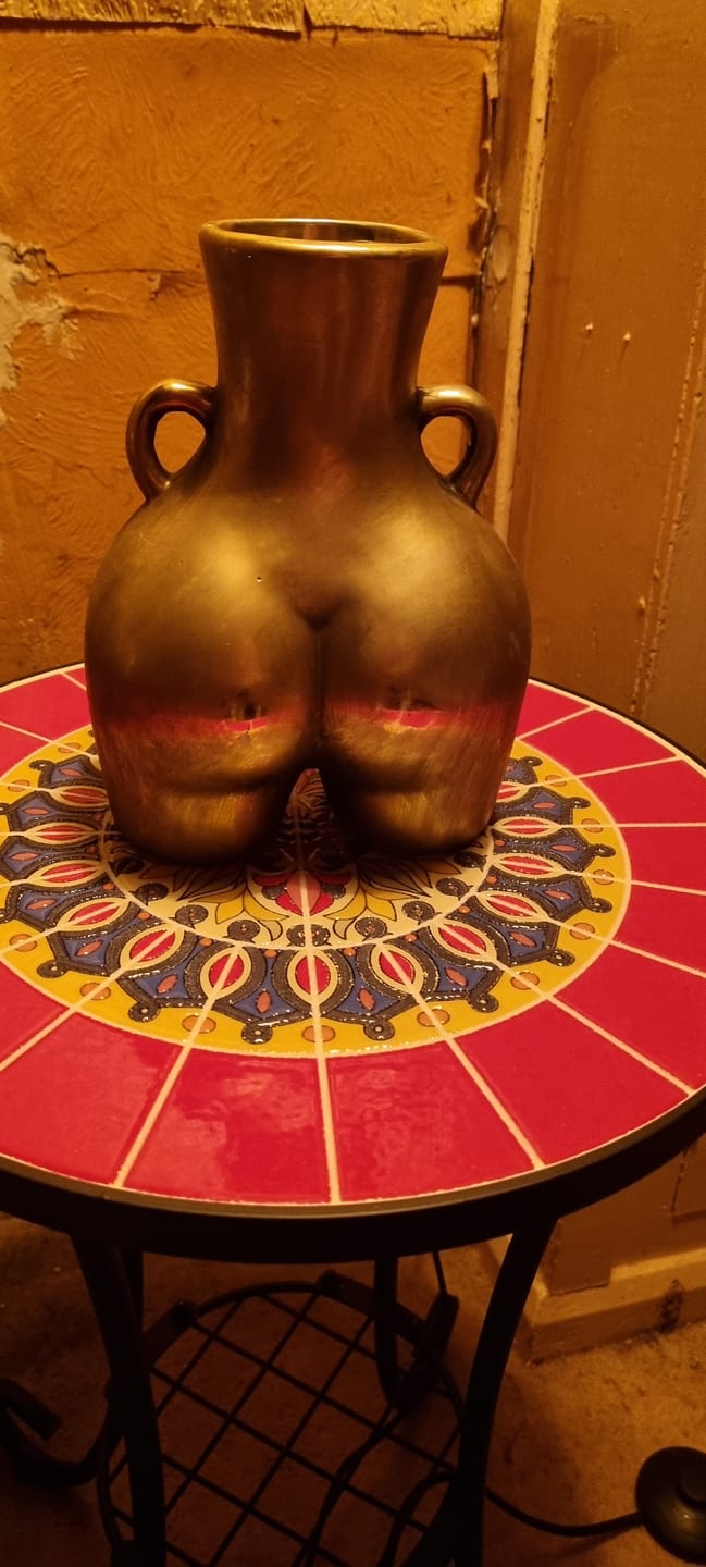Customer photo review of Beautiful Body Vase - Antiqued Gold Effect