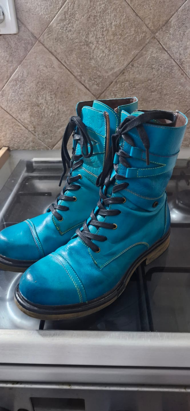 Customer photo review of Comfortable Genuine Leather Laces Zipper Ankle Boots