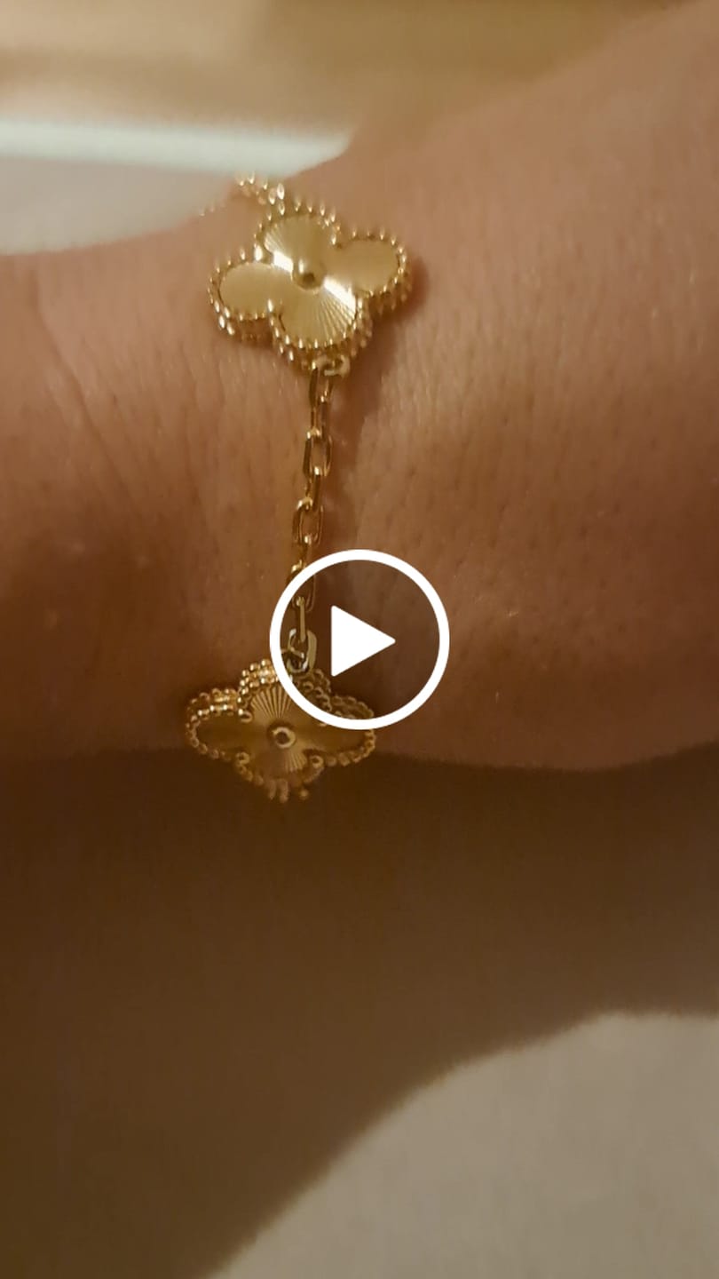 Customer video review of CLOVER 5 MOTIF GOLD BRACELET