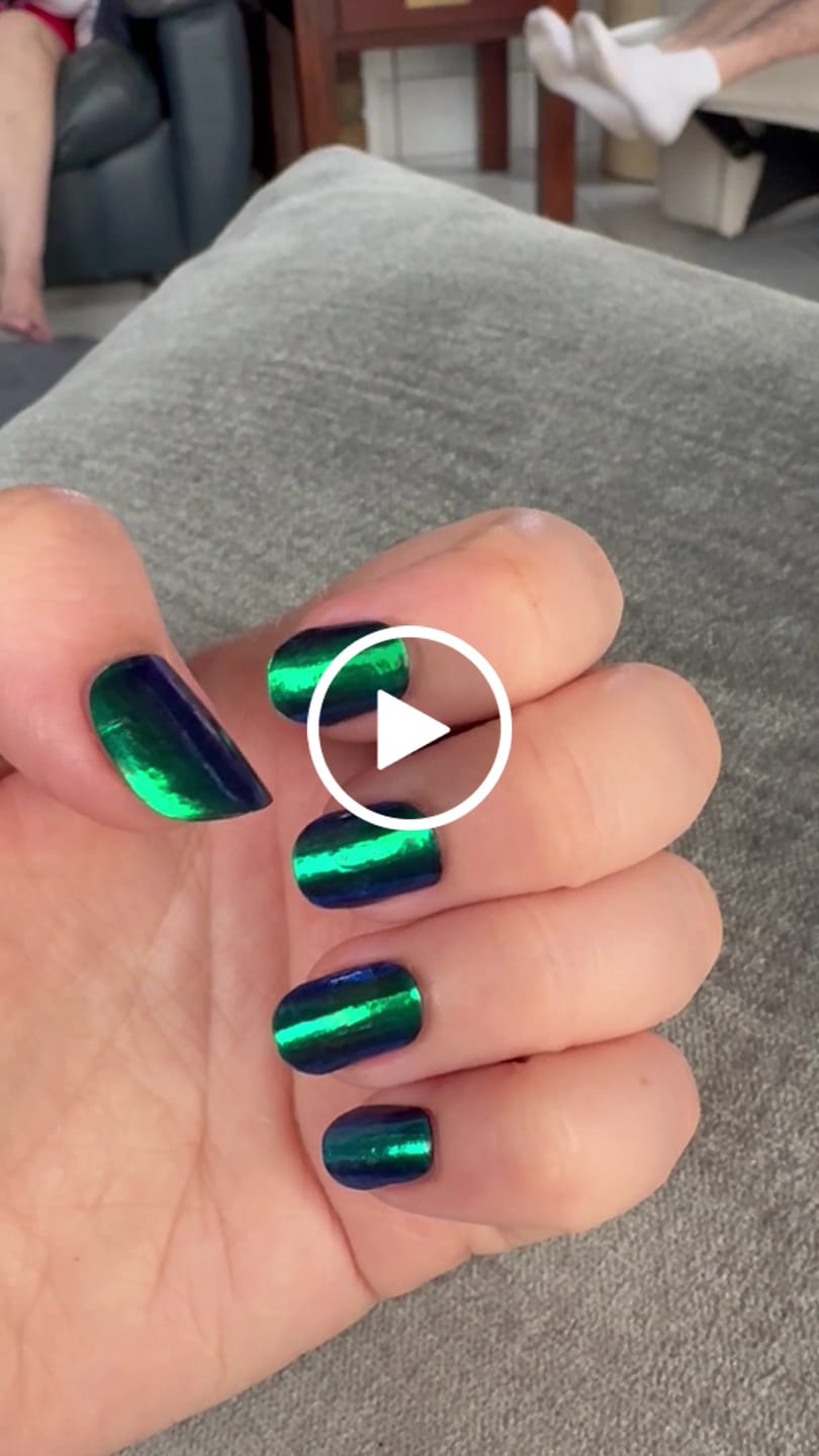 Customer video review of Coastal Blue Green Chameleon DIY Semicured Gel Nail Sticker Kit
