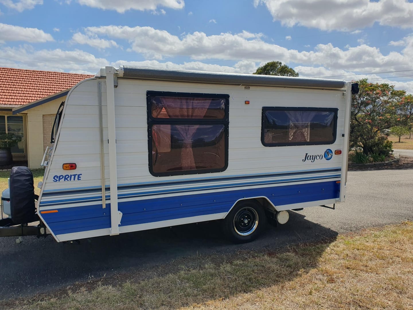 Customer photo review of Awnlux Retractable Roll-Out Caravan Awning W-5600NC