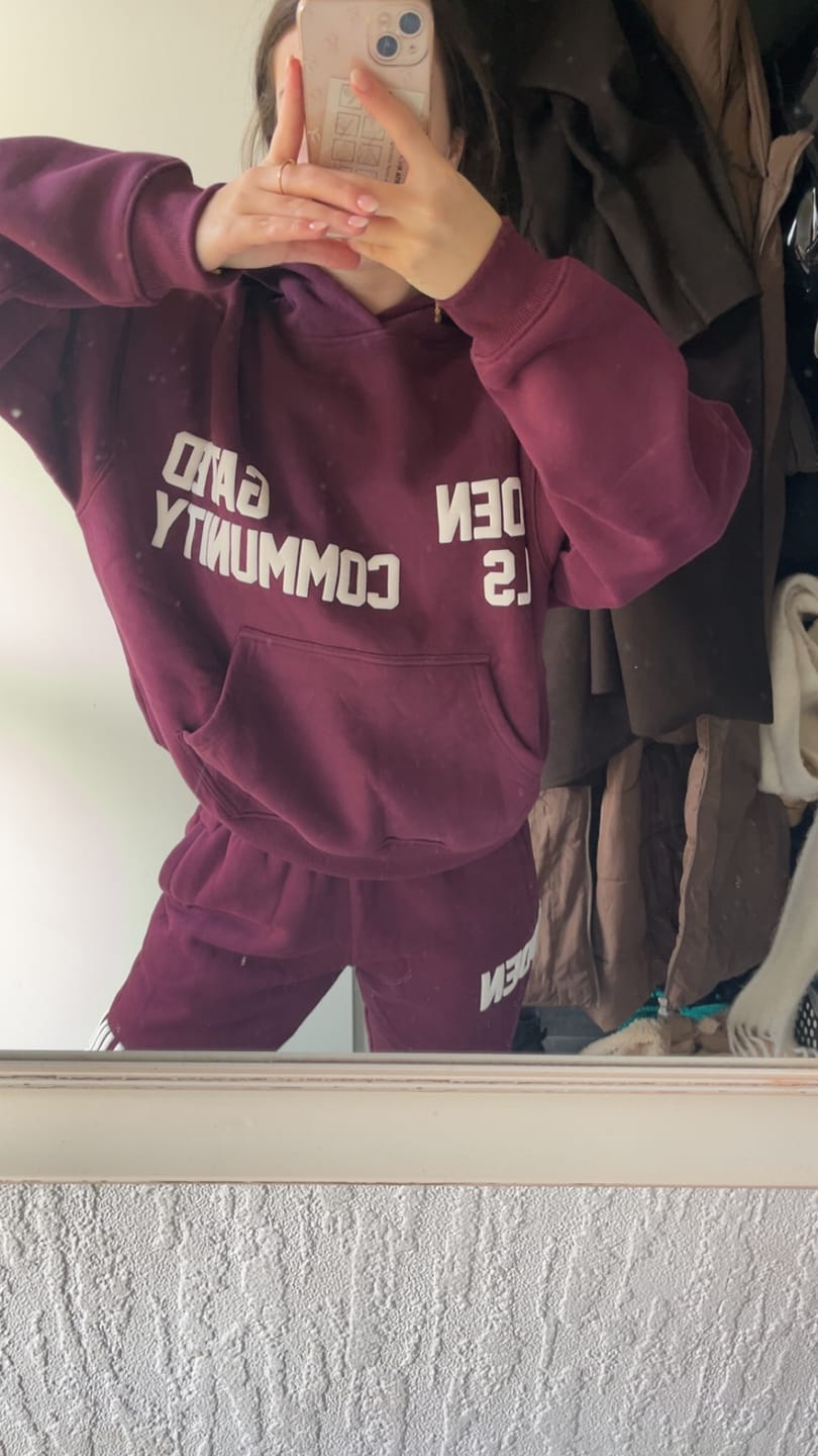 Customer photo review of GATED COMMUNITY HOODIE DARK PLUM