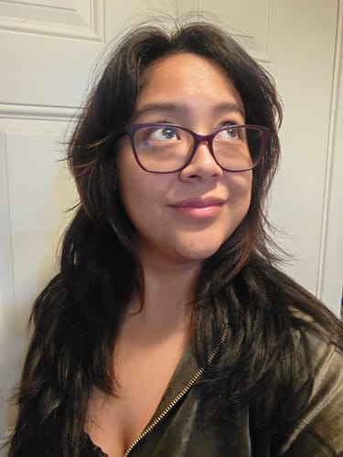 Reviewer with voluminous and soft dark hair after using the Foundation Bundle Starter Kit.