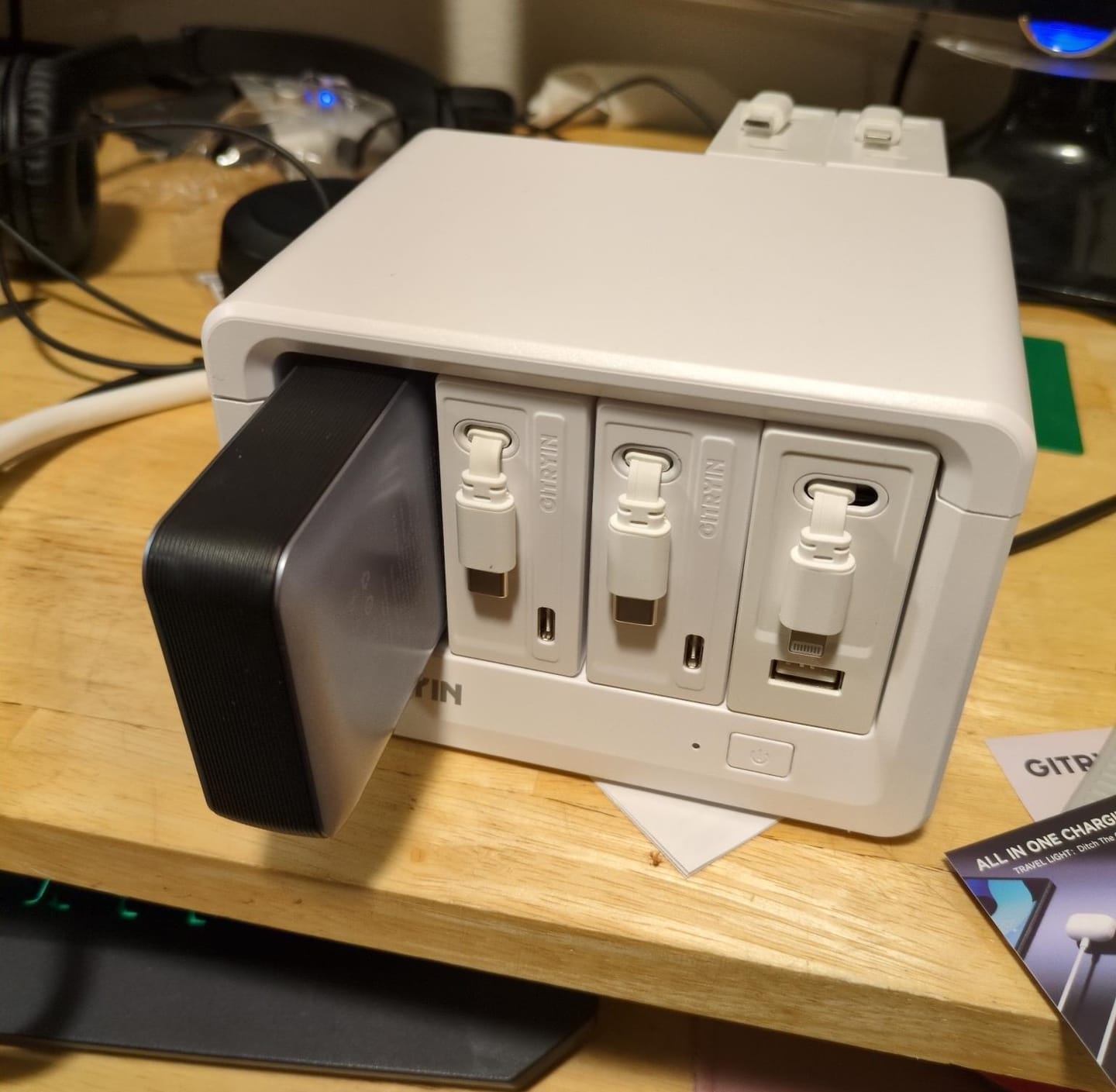 Customer photo review of Gitryin Retractable Power Bank for 3C Devices