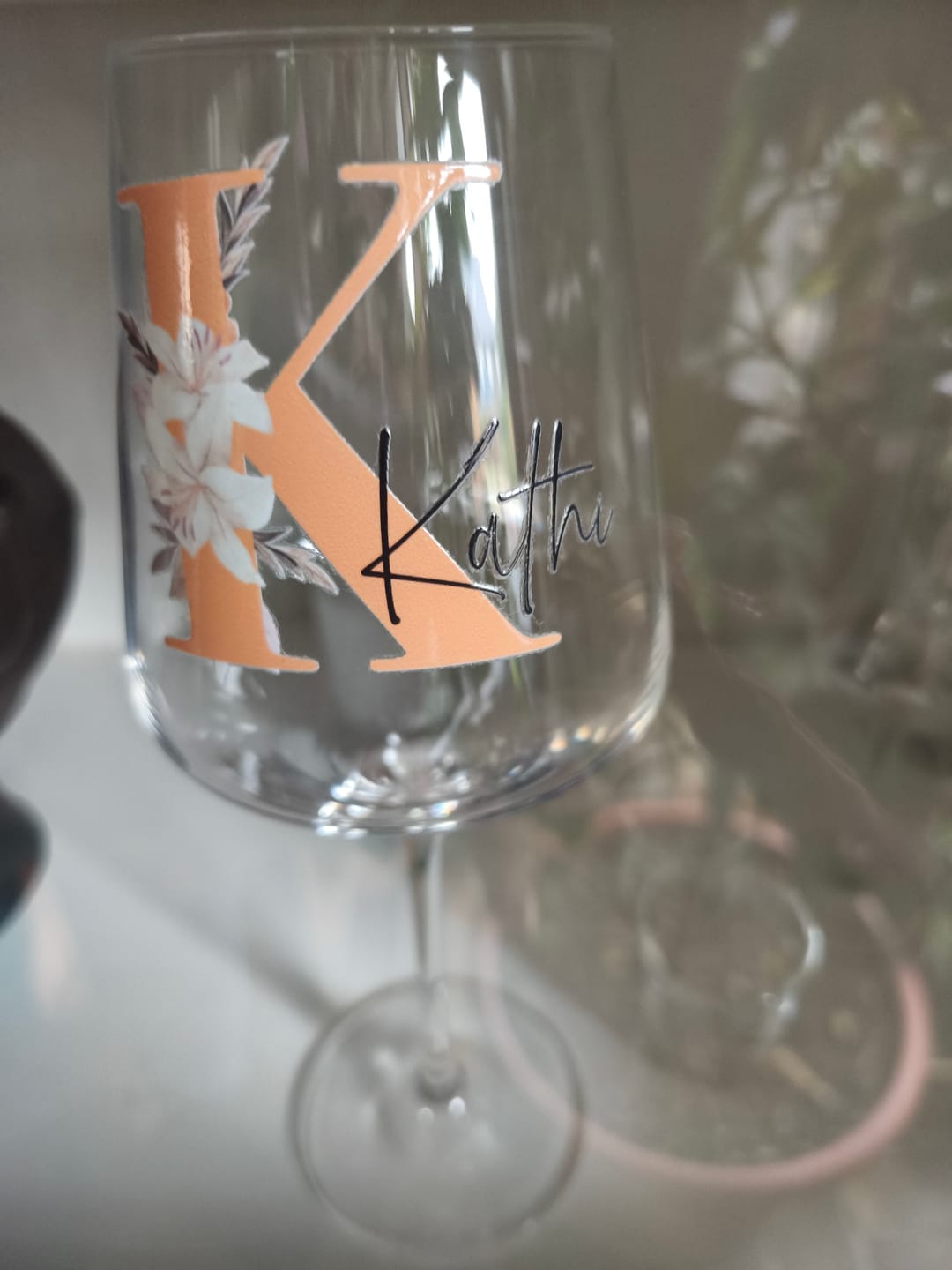 Customer photo review of Blume - Personalisiertes Weinglas mit Initiale und Namen für Dich und deine Freundinnen