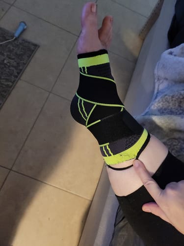 Customer photo review of Tobillera De Compresión Lumilegs™ - Obtén Alivio Instantáneo De Pies Hinchados Y Adoloridos