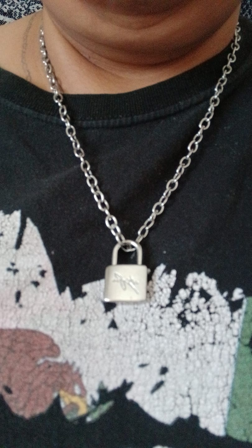 Customer photo review of SKZ World Tour Dominate: celebrATE Hyunjin Necklace