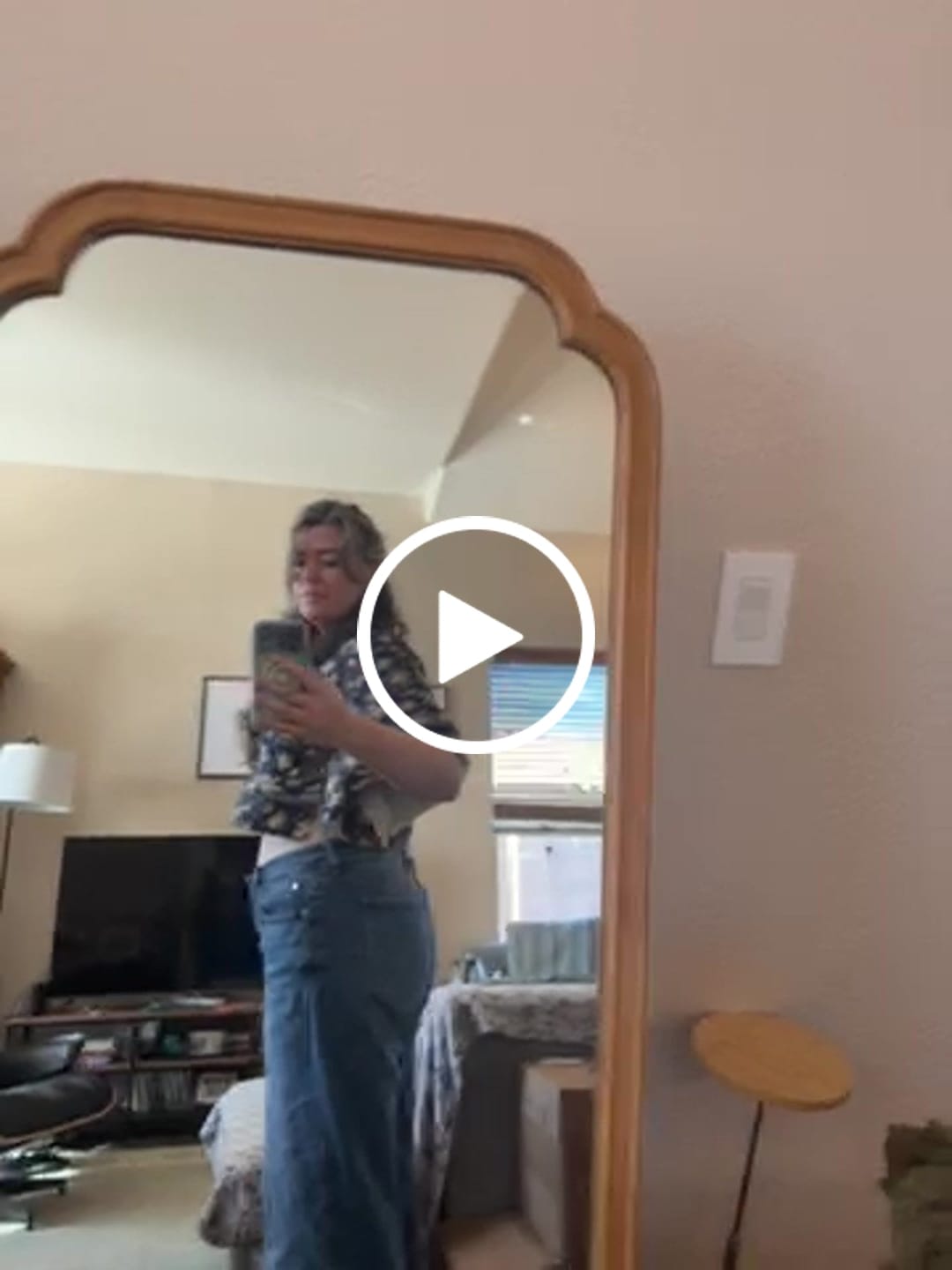 Customer video review of MIRA TOP | BOUQUET JACQUARD