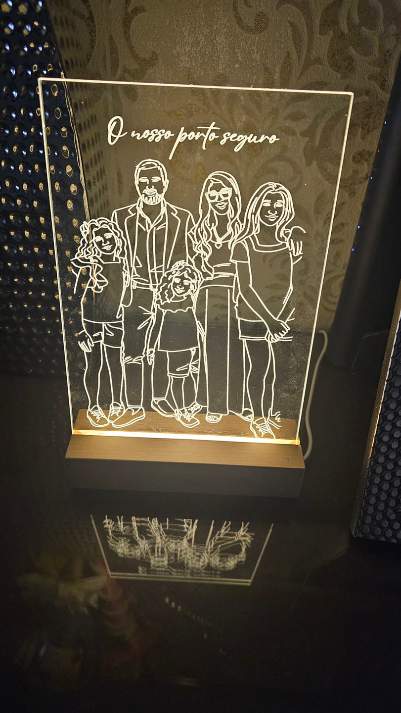 Customer photo review of Placa Retrato Line Art Personalizado