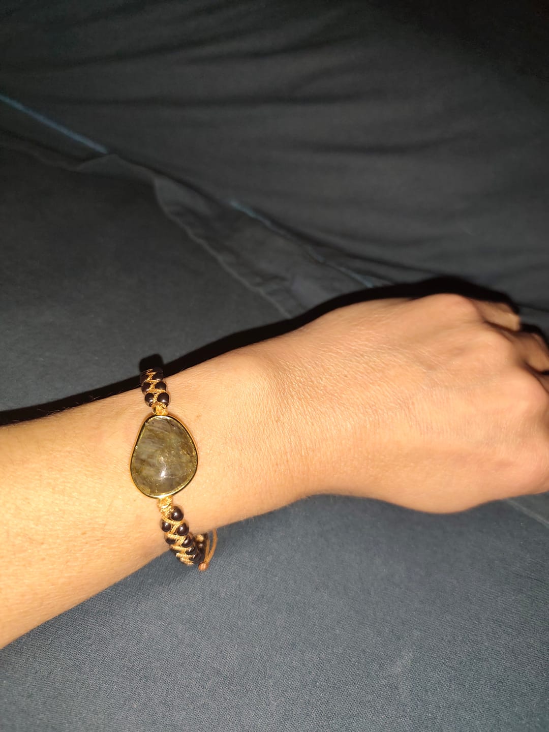 Customer photo review of Bracelet "Oeil Céleste" en Labradorite & Hématite