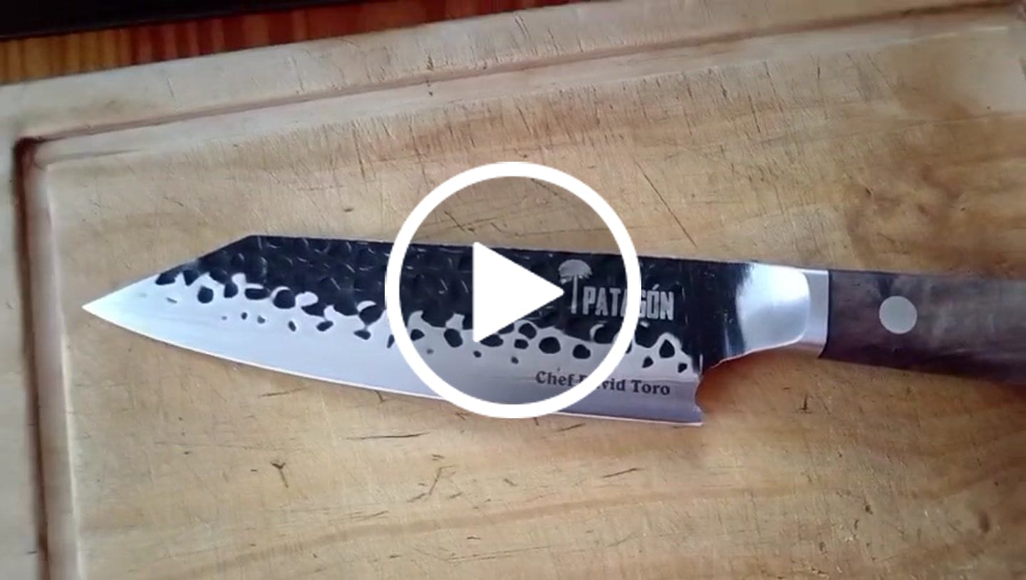 Customer video review of Cuchillo Kiritsuke "Cuchillo del Chef Japonés" 3 capas Palo Rosa 18 cm Martillado